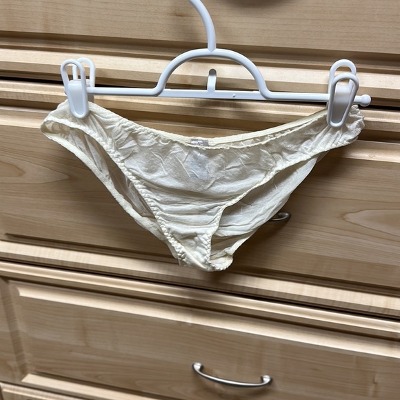 Victoria’s Secret babydoll with matching cheeky panties - Picture 6 of 10